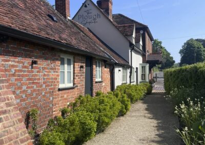 Award Winning Pub Garden - Henley-on-Thames Pub Garden Pathways