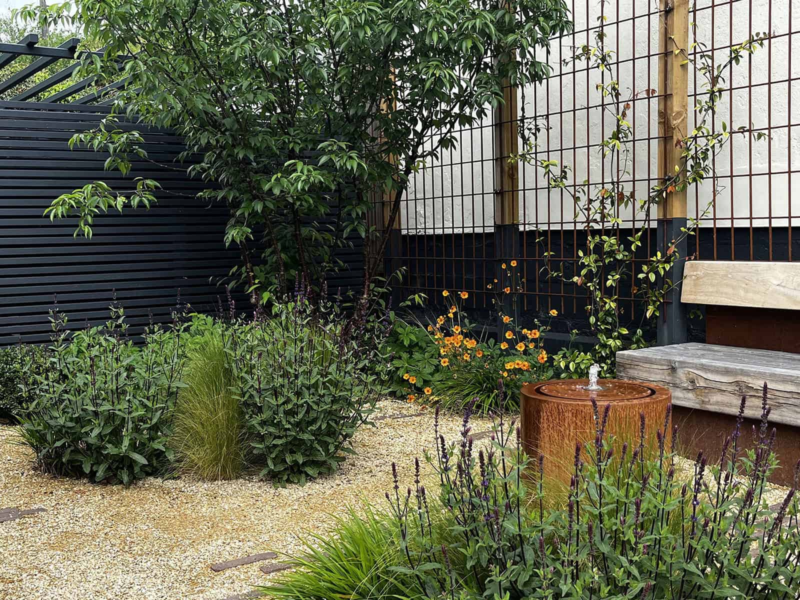 permeable paving used in this sustainable garden design